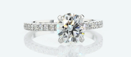 Elegant 1.50ct round cut diamodn in a pavé engagement ring